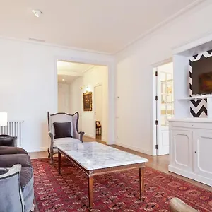 Apartment Casa Batllo - Luxury Historic 4bd 4bth For 9 Guests, Barcelona
